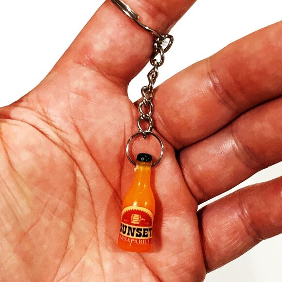 Fallout New Vegas Sunset Sarsaparilla Bottle Keychain - 3.5inch - Picture 7 of 7